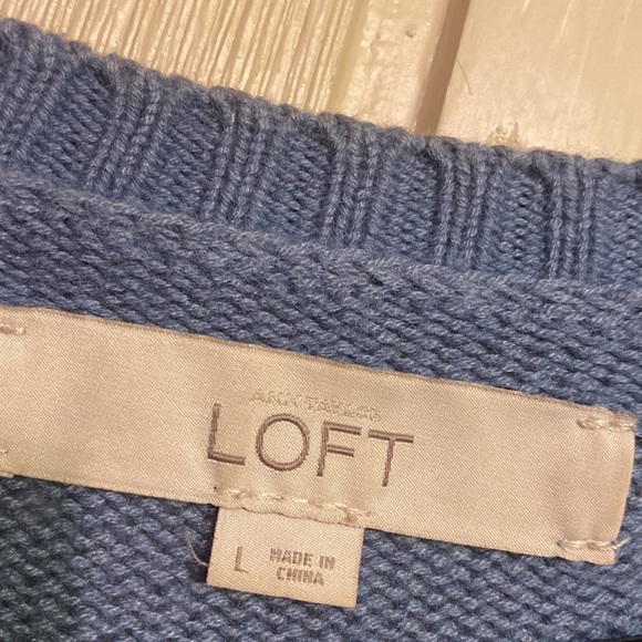 Ann Taylor LOFT light blue sweater in size Large - Picture 4 of 4